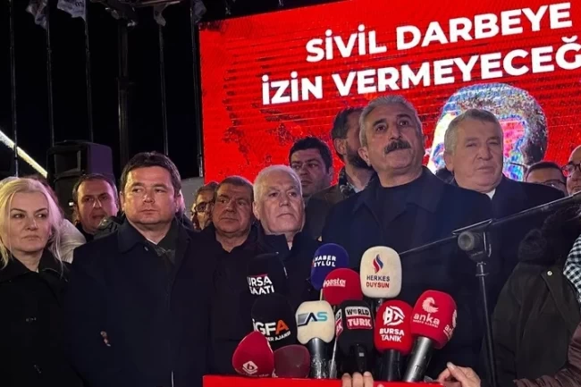 Bursa'da İmamoğlu için protestolar devam ediyor