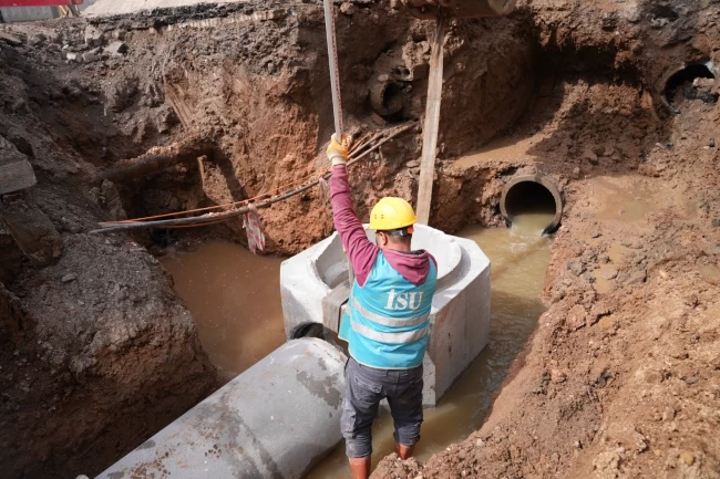 Kocaeli Büyükşehir'den Derince'nin kalbinde hummalı çalışma