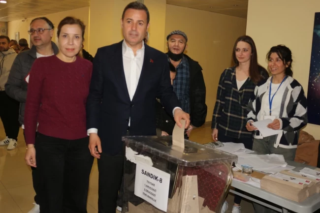 Balıkesir'in 20 ilçesinde vatandaşlar sandıkları doldurdu