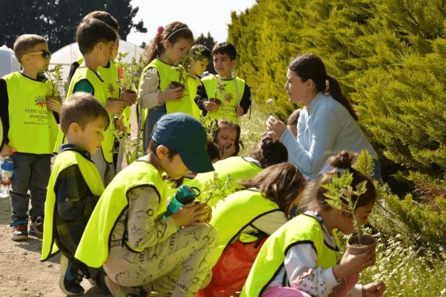 Minik öğrenciler BAÇEM'de bitkilerle tanıştı