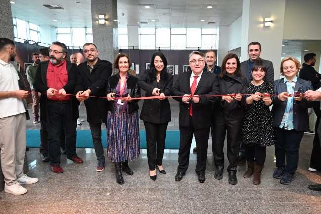 Rektör Özölçer’in Katılımıyla “Hayatım Roman" Adlı Fotoğraf Sergisi Açılış Töreni Gerçekleştirildi