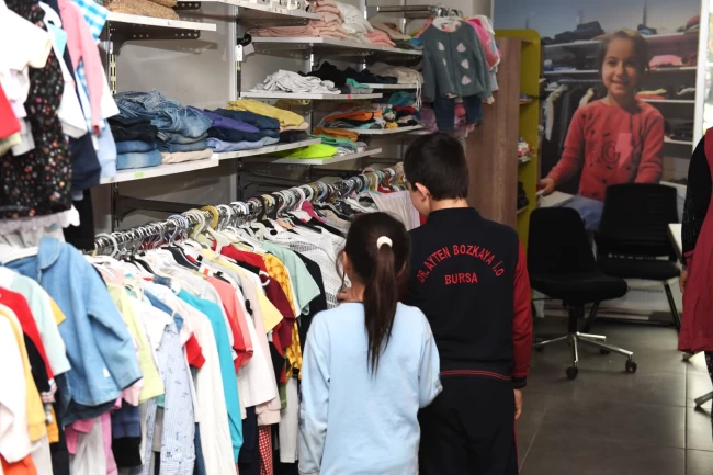 Bursa Osmangazi'nin 'Sevgi Mağazası'ndan bayramlık sevinç