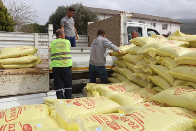 İzmir Güzelbahçe Belediyesi'nden çiftçiye desteğe devam