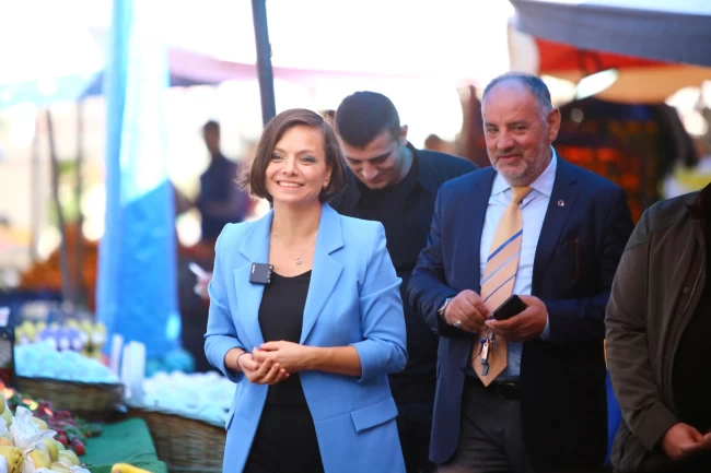 İzmir Karabağlar'da bayram öncesi sokaklar değil, Bozyaka Pazaryeri kullanılacak