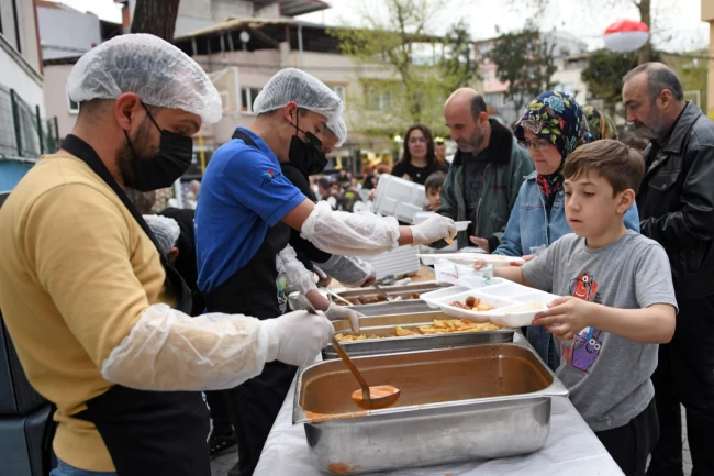 Bursa Yeşilova Mahallesi'nde 1000 kişilik iftar sofrası