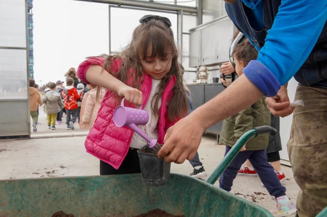 Ankara Keçiören'de minik eller toprakla buluştu