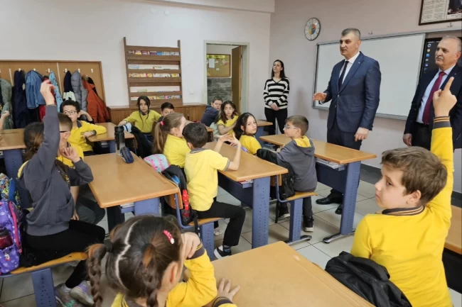 Gölcük'te Başkan Sezer'den 'Hayat Bilgisi' dersi