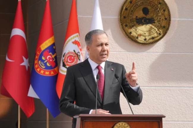 Bakan Yerlikaya: Demokrasi, nefret ve şiddetin kalkanı değildir!