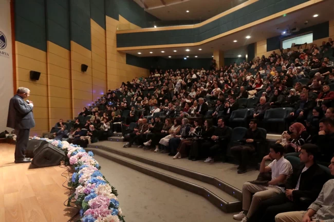 Sakaryalı sanat dostları Hayati İnanç'la buluştu