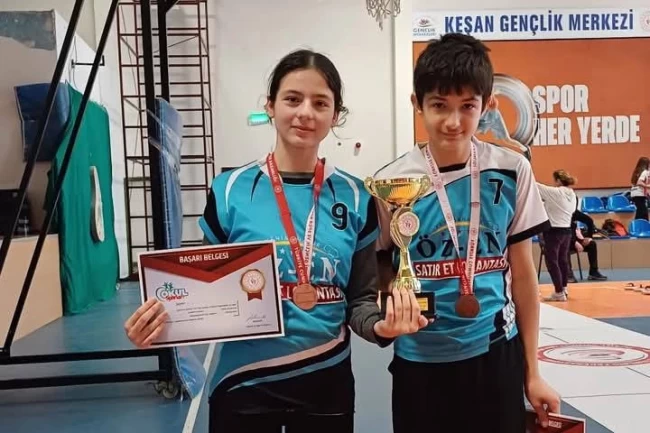 Edirne'de Yenimuhacır Ortaokulu'ndan gururlandıran başarı