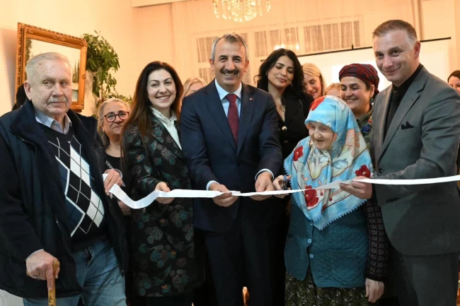 Edirne Valisi Yunus Sezer huzurevi sakinleriyle iftarda buluştu