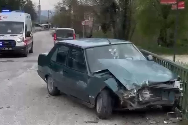 Düzce'de iki otomobil çarpıştı: 4 yaralı