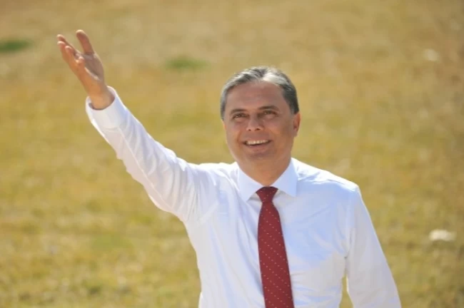 Ümit Uysal'dan CHP Genel Başkanlığı'na sürpriz adaylık