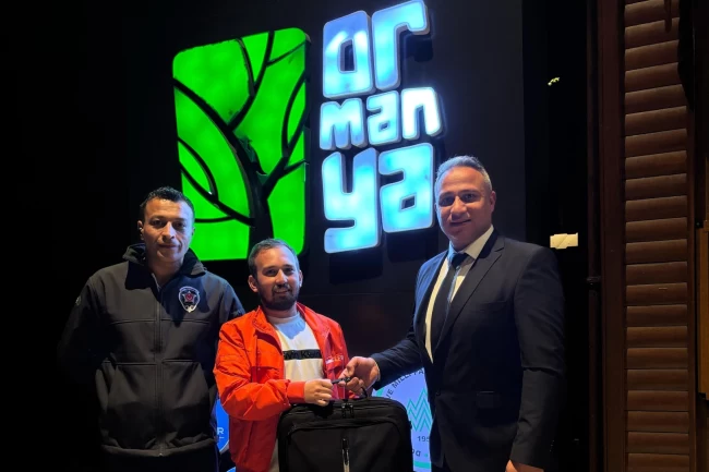 Ormanya'da düşürülen para dolu çanta sahibini buldu