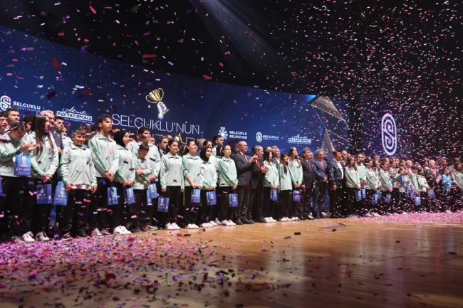 Konya Selçuklu'nun başarılı sporcuları ödüllendirildi