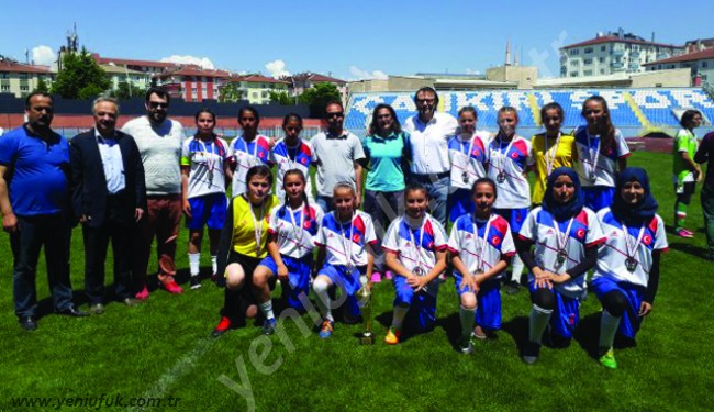 ŞAMPİYON KIZLARDAN BİR BAŞARI DAHA..