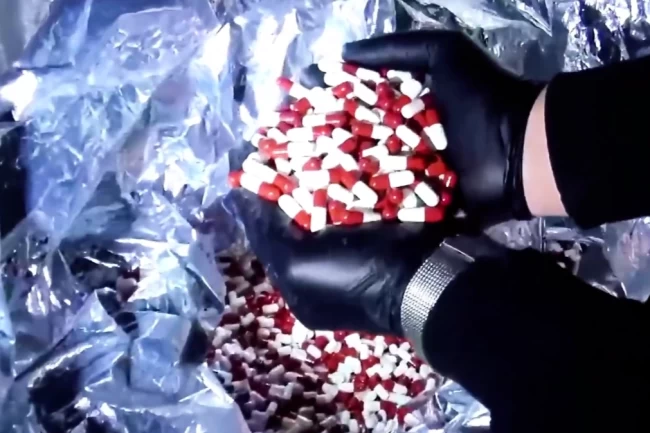 İstanbul ve Diyarbakır'da büyük uyuşturucu operasyonu: 7,1 milyon hap ele geçirildi