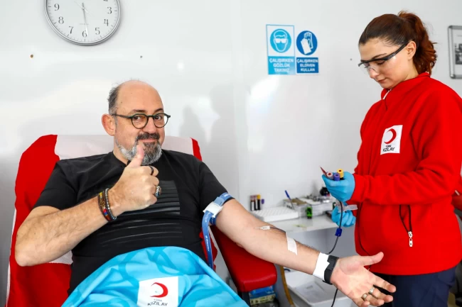 Prof. Dr. Sinan Canan'dan kan bağışı çağrısı: Bahar geldi, kan dostu olalım