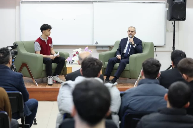 Çayırova'da Başkan Çiftçi liselilerle tecrübe paylaştı