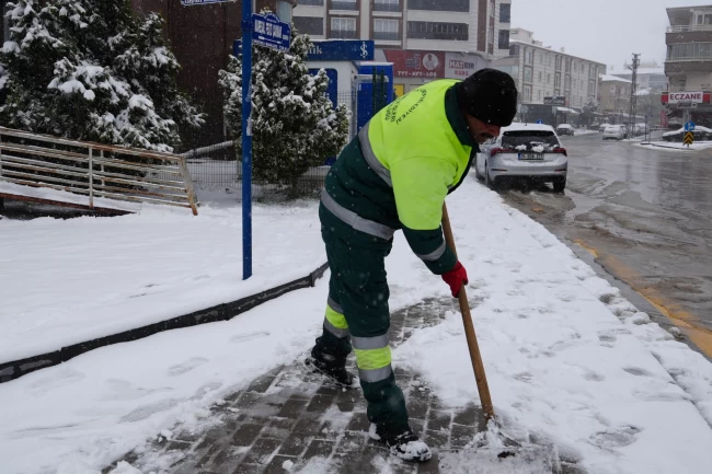 Ankara Keçiören'de kar yağışına hızlı müdahale