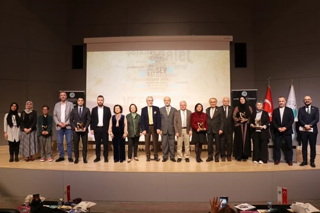 Üsküdar Üniversitesi "10. Yüksek İnsanî Değerler Ödülleri" sahiplerini buldu!