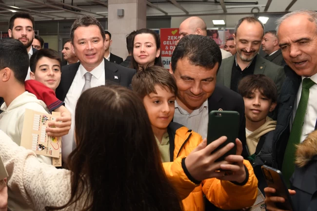 Bursa Kitap Fuarı'nda Osmangazi standına büyük ilgi