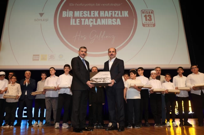 Erzurum Valisi, Konya'da hafız adayı öğrencilerle buluştu