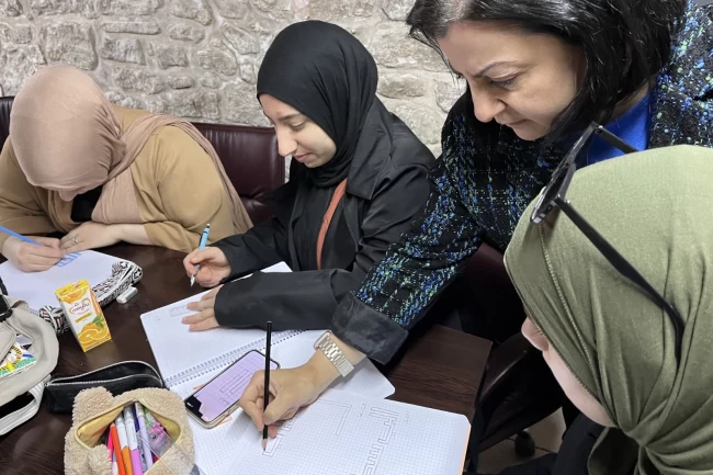 Konya Karatay'da yabancı öğrenciler geleneksel sanatları tanıyor