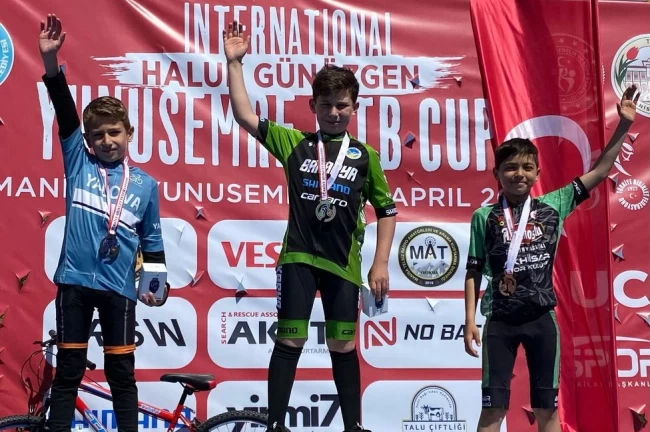 Sakaryalı sporcu Türkiye'nin adını ‘şampiyon' yazdırdı