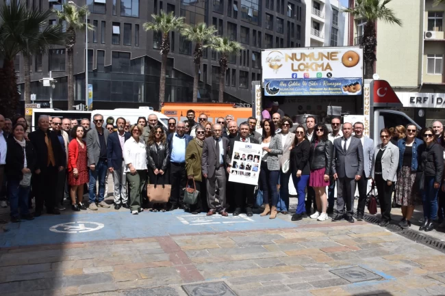 İzmir'de ekonomi basınının 12 dev ismi anıldı