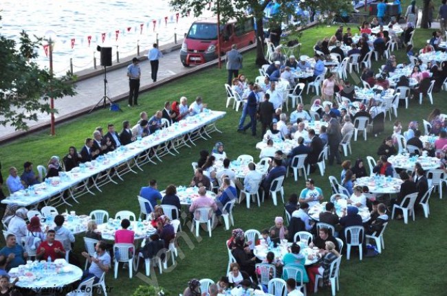 KADİR GECESİNDE, 3 BİN 500 KİŞİYLE İFTAR..