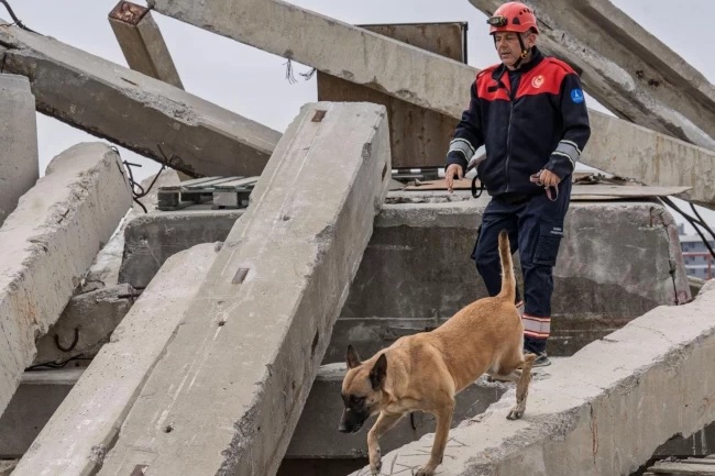 İki kardeş afetlerde mucize yaratıyor