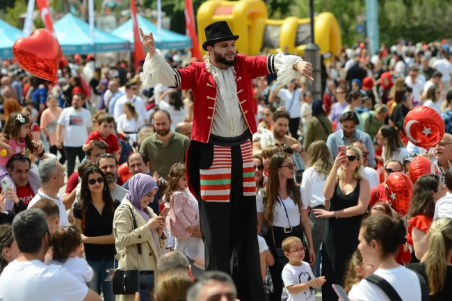 Bursa Nilüfer'de 23 Nisan Çocuk Bayramı'na renkli kutlama