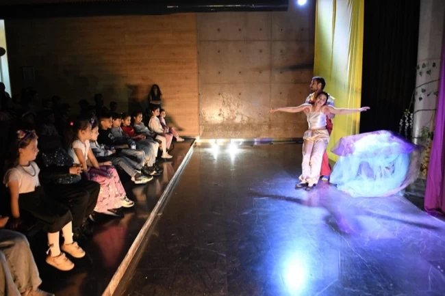 Bursa Osmangazi Belediyesi'nden çocuklara tiyatro şöleni