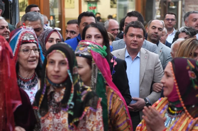 Kına gecesi geleneği Osmangazi'de yaşatıldı