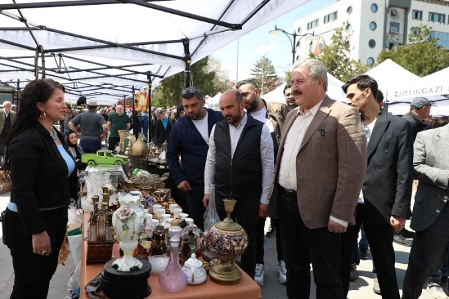 Kayseri Melikgazi'de Antika Pazarı'na yoğun ilgi