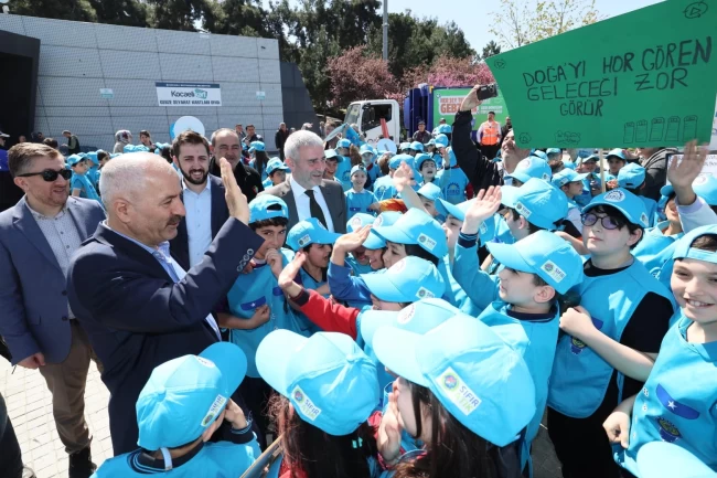 Gebze'de öğrencilerden 'Sıfır Atık'a destek yürüyüşü
