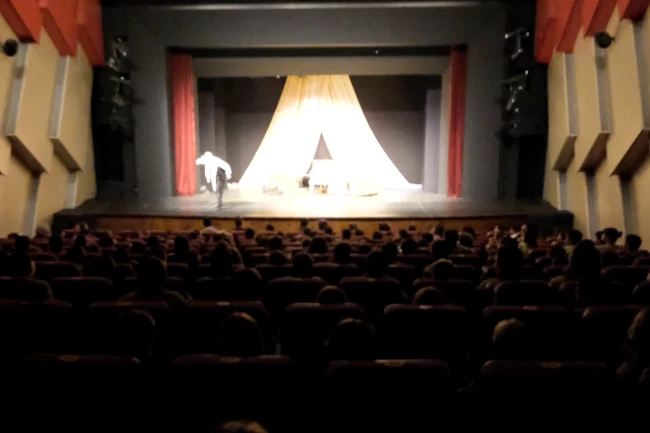 "Dünyanın Eski Zamanlarında" çocuk oyunu minik seyircilerle buluşuyor!