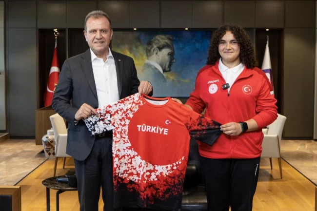 Dünya 2.'si kır çiçeği Nidanur'dan Başkan Seçer'e ziyaret