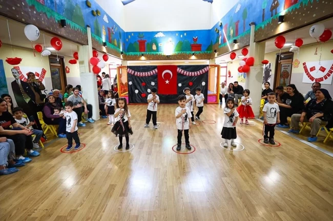 Minikler 23 Nisan'ı eğlenceli kutladı