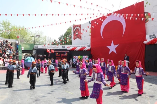 Bursa İnegöl'de dolu dolu 23 Nisan