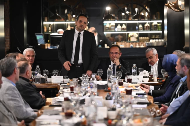 BUYSAD'da bayrak değişimi