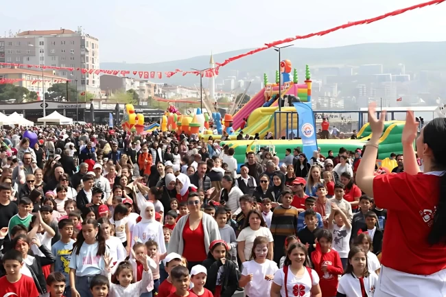 Bursa Gemlik'te çocuklar 23 Nisan'ı neşeyle kutladı