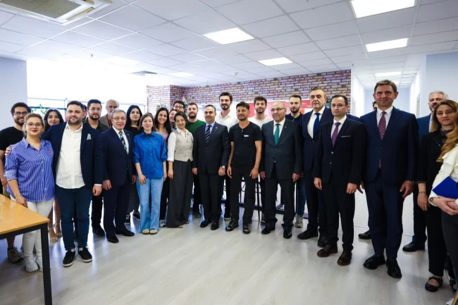 Bakan Kacır, DEÜ'lü girişimcilerle bir araya geldi