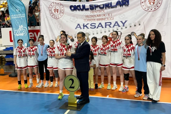 Mudanya'nın yıldız hentbolcuları Türkiye ikincisi oldu