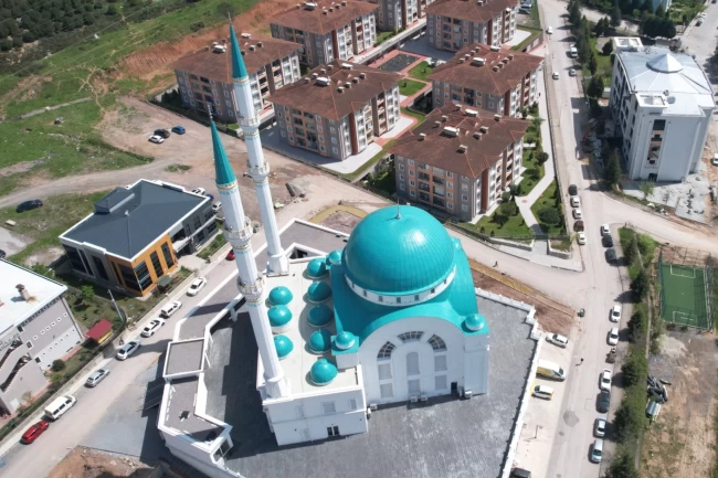 Kocaeli'de Derince Ahmet Yesevi Camii'ne estetik dokunuş