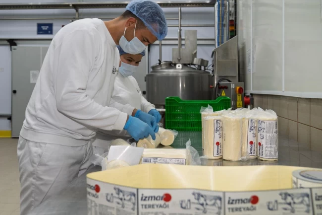 İzmir'de Süt Fabrikası'nda çarklar döndü, üreticinin yüzü güldü