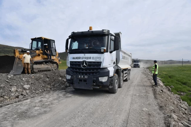 Balıkesir'de tehlikeli yollara neşter