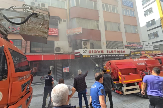 Antalya Kumluca'da iş hanında yangın paniği!