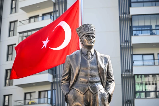 Bornova'da Abide-i Hürriyet Meydanı açıldı